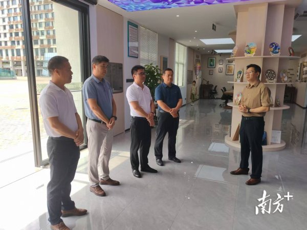 配资平台股票行情 跨越城乡的教育对话|兴宁罗岗中学深圳研学之旅，解码育人新路径